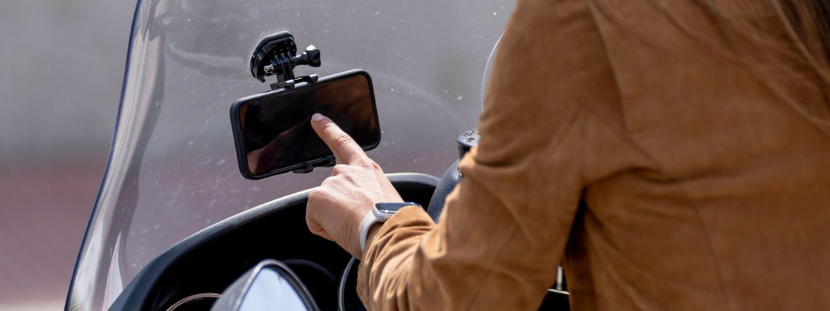 Comment filmer en moto avec son téléphone ?