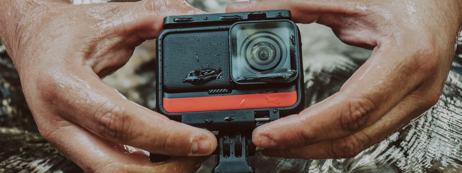 Fixer caméra casque moto