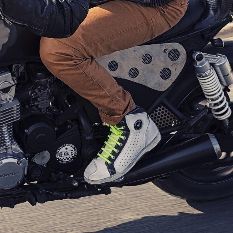 Basket-moto-stylmartin-sector-blanche-porte