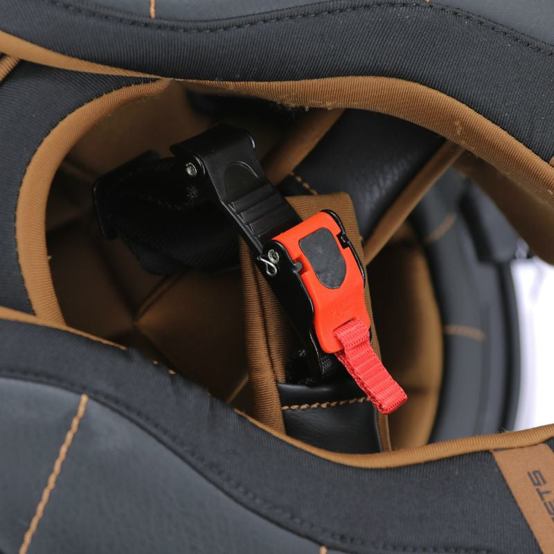 Casque-integral-mt-jarama-blanc-nacre-fermeture