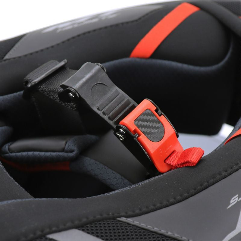 Casque-integral-mt-thunder-noir-mat-fermeture