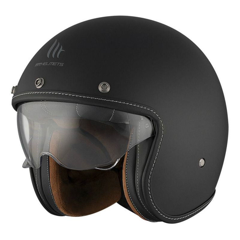casque jet MT Helmets noir mat uni, avec visière bombée et couture blanche pour un style café racer vintage