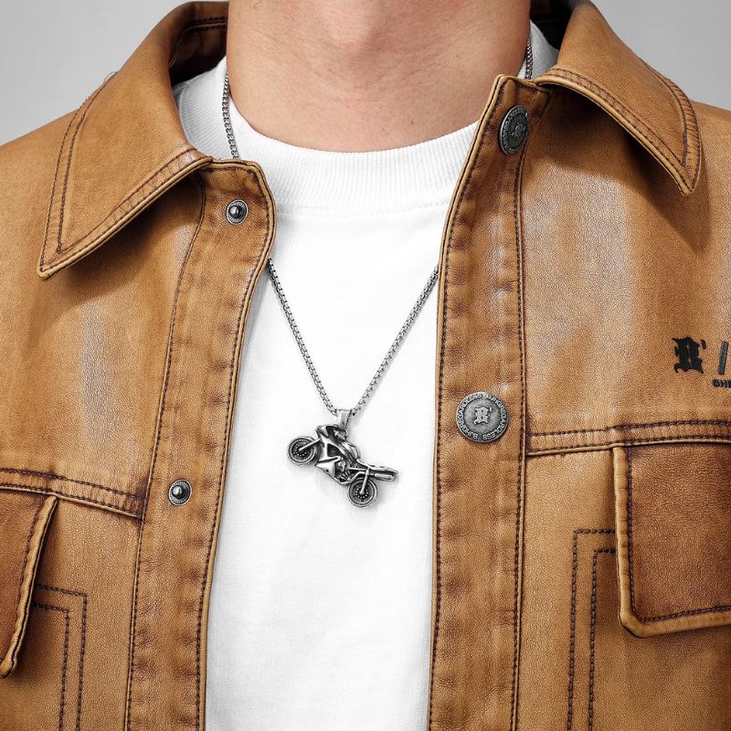 Très beau pendentif moto en plaqué or pour biker