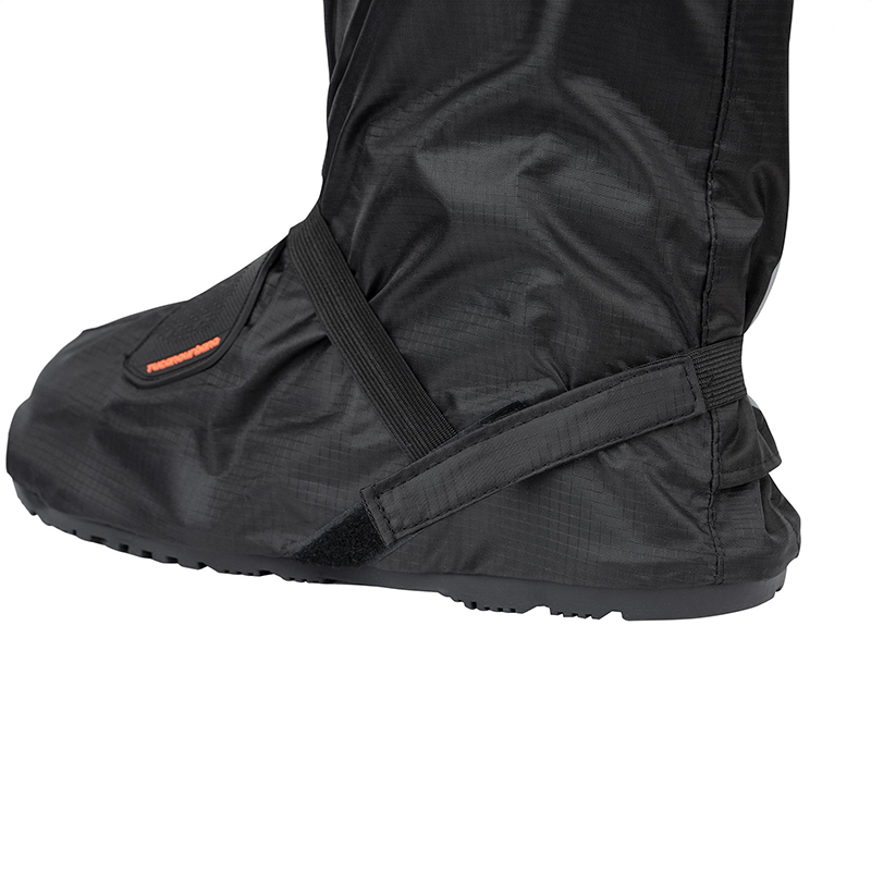 Sur-bottes-de-pluie-noir-detail