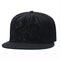 casquette moto noire avec motif brodé chiffre 23 ton sur ton style streetwear