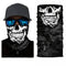 Cache-cou moto motif tête de mort noir et blanc, tissu respirant et léger, protection efficace contre le vent, la poussière et le froid, style rebelle et audacieux.