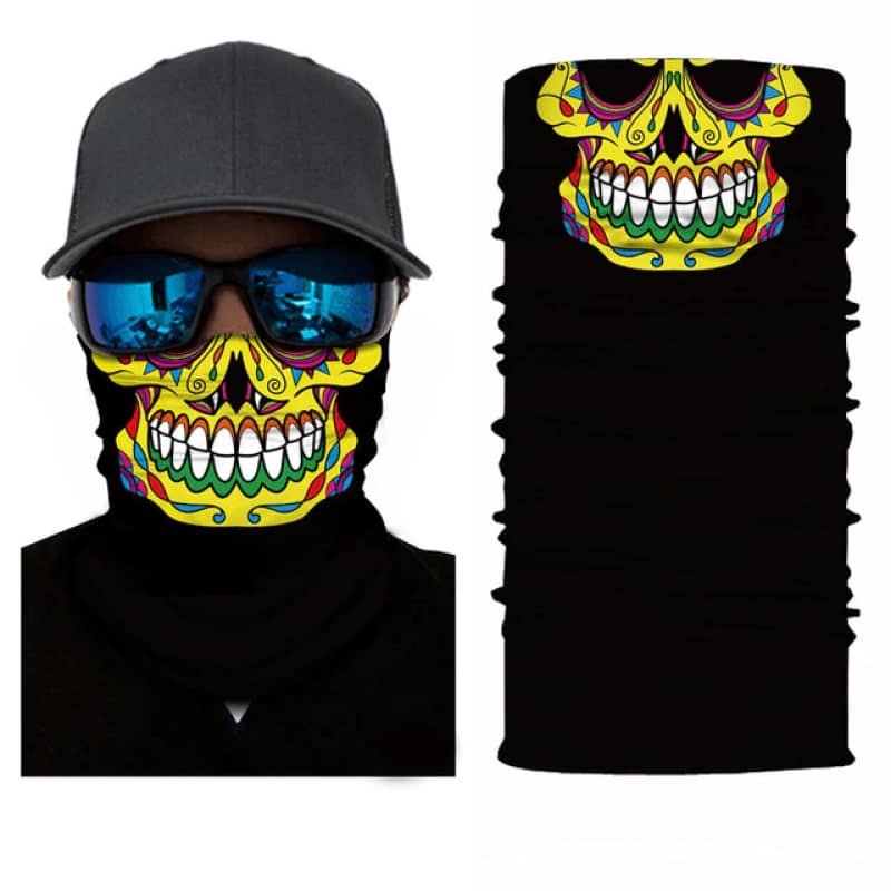 Tour de cou moto noir motif skull jaune style calavera mexicaine, tissu respirant et léger, protection efficace contre le vent et la poussière, look audacieux et coloré.