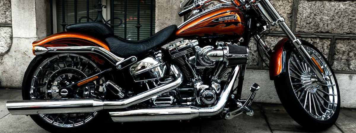 Comment nettoyer des chromes piqués de moto ?