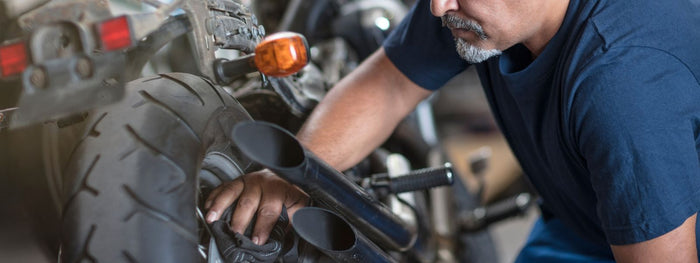 ¿Cómo limpiar las llantas de una motocicleta?
