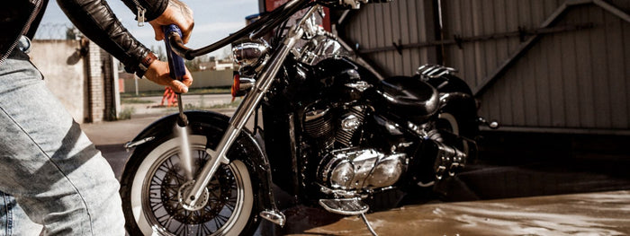 ¿Cómo limpiar tu motocicleta con una hidrolavadora?