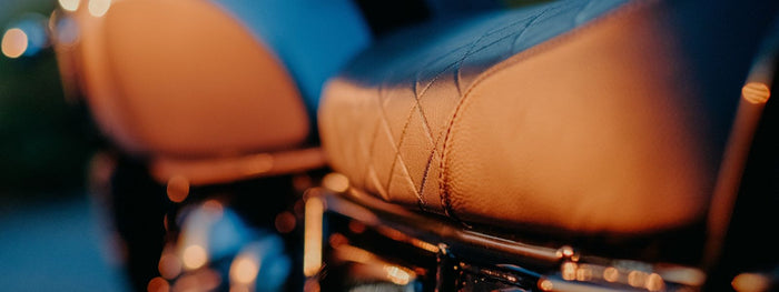 ¿Cómo limpiar el asiento de una motocicleta?