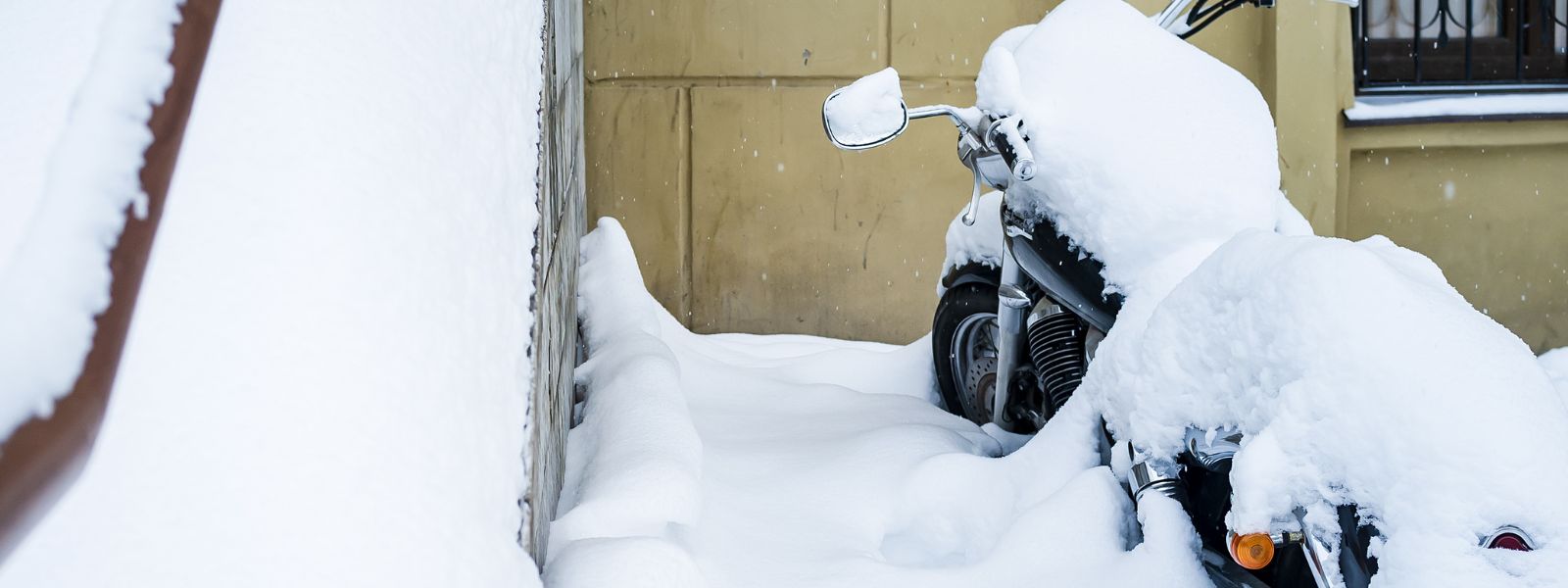Stocker moto hiver