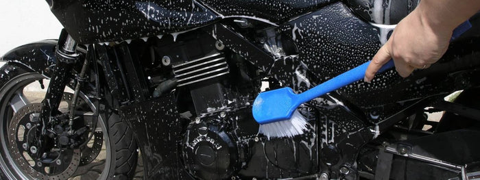 Comment bien nettoyer sa moto ? Le guide ultime pour un entretien optimal