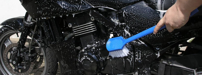 ¿Cómo limpiar correctamente tu motocicleta? La guía definitiva para un mantenimiento óptimo.