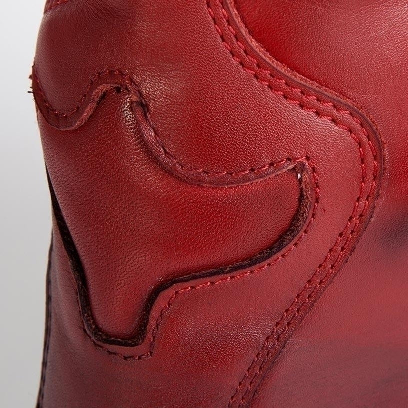 Bottes-moto-rouge-stylmartin-continental-homme-femme-cuir-vintage-detail