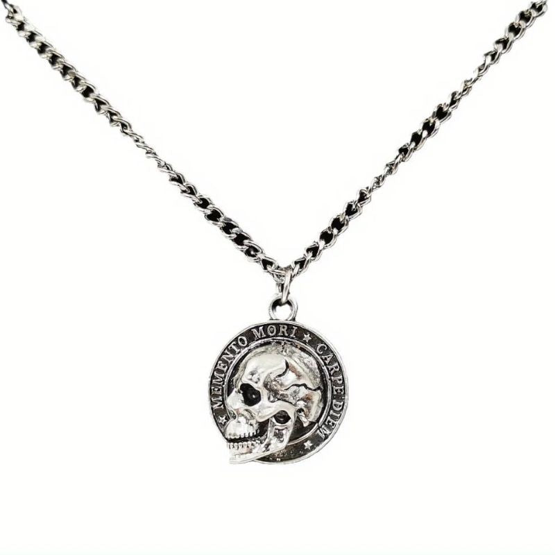 Pendentif moto Carpe Diem en alliage de zinc avec chaîne incluse
