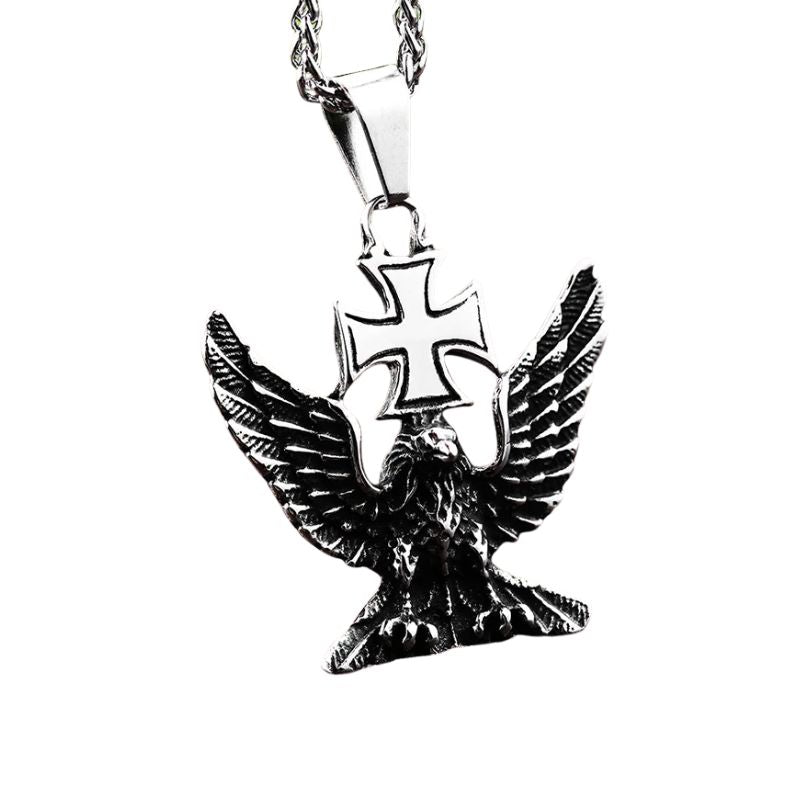 Pendentif moto en acier inoxydable représentant un aigle tenant une croix de Malte