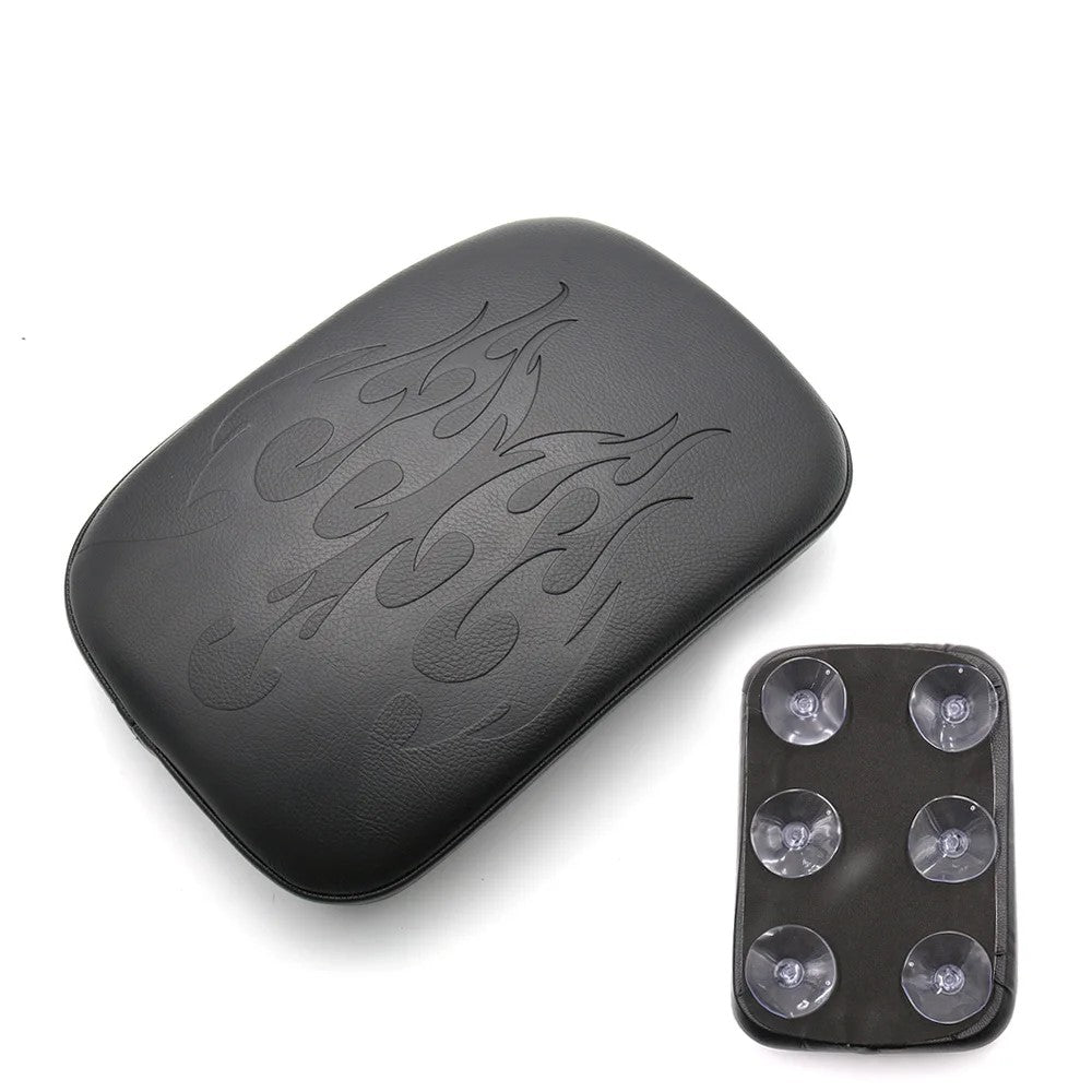 Pouf de moto noir avec motif flamme gravé, fixation ventouses, look custom biker pour siège passager