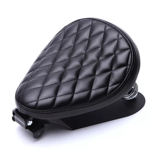 Selle bobber noire en simili cuir avec surpiqûres losange pour un look vintage et élégant