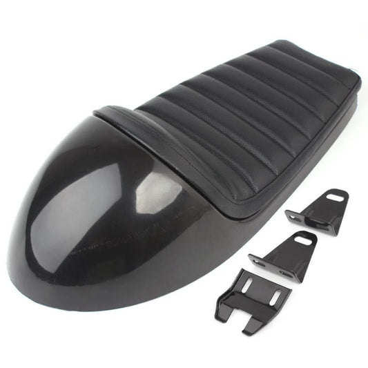 Selle de moto café racer noire avec coque arrière rigide, finition rainurée et fixation fournie