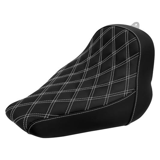 Selle solo noire pour moto Sportster avec surpiqûres losange blanches, assise confort et style bobber vintage