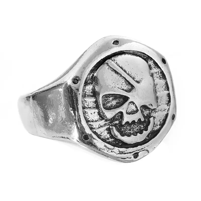 Bague biker œil pirate masqué, tête de mort stylisée en métal argenté vieilli