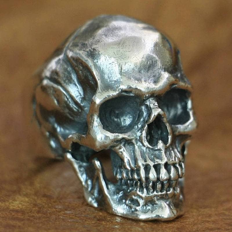 Chevalière biker en argent massif avec tête de mort sculptée réaliste pour homme motard