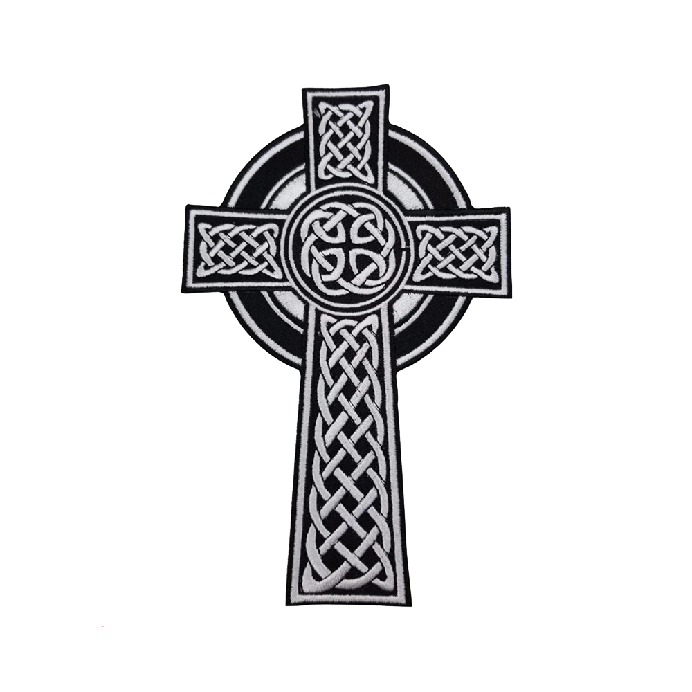 Patch biker brodé 3D représentant une croix celtique noire et blanche à coudre sur veste ou sac