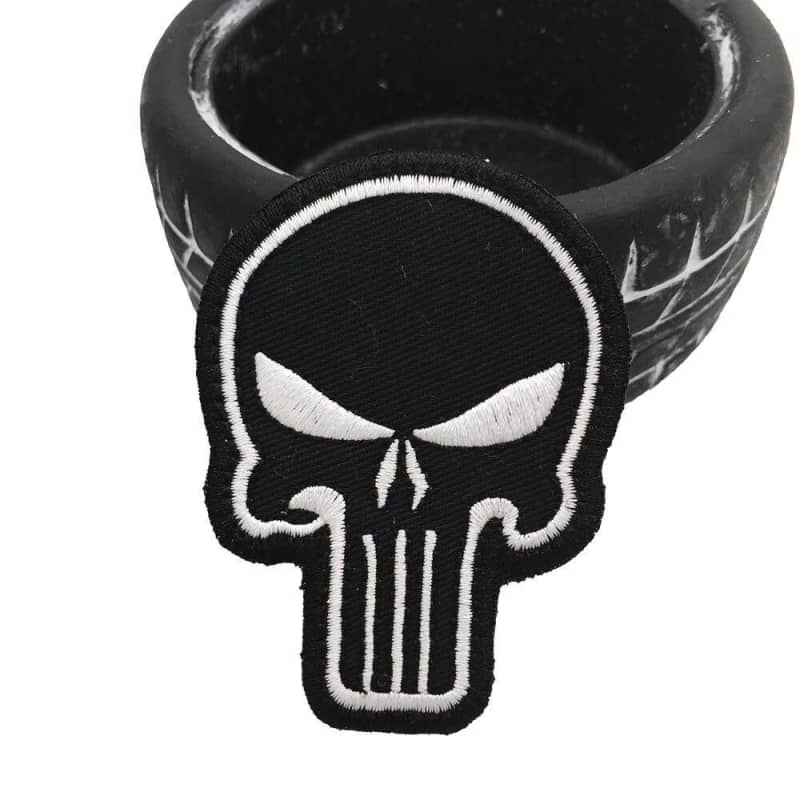 Patch Punisher brodé noir et blanc à coudre pour motard