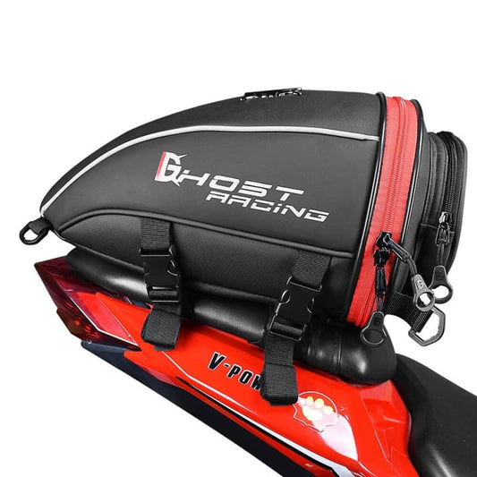 Sacoche moto Ghost Racing montée sur selle arrière, design sportif et profilé pour motos racing
